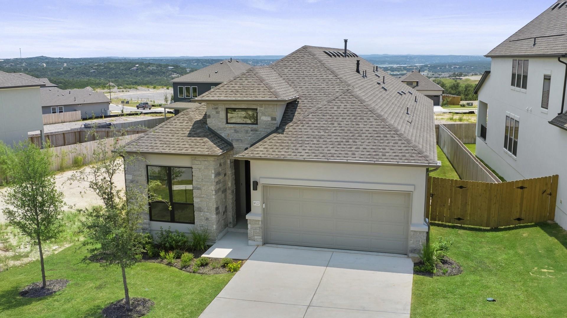 8520 Red Bottle Brush RD