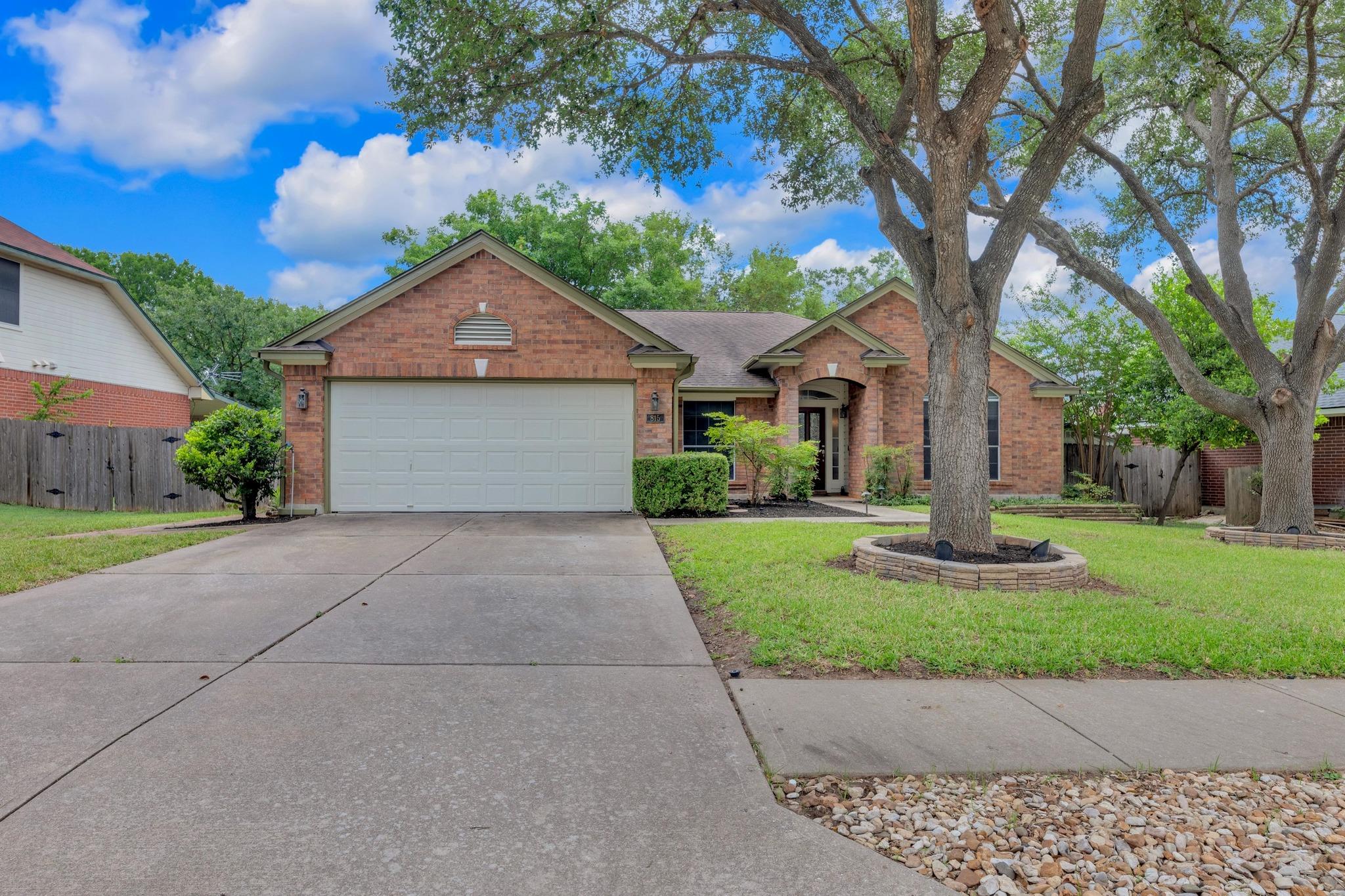 815 Clarence Bohls LN