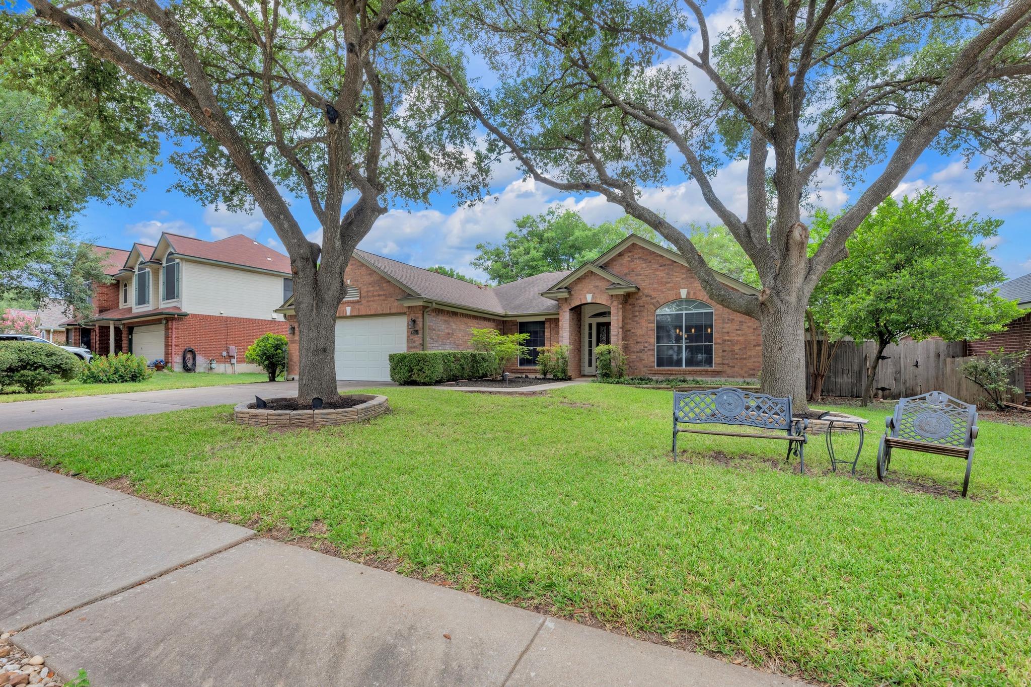 815 Clarence Bohls LN