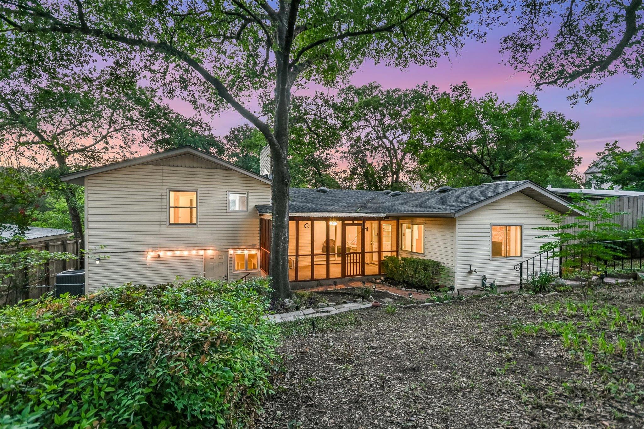 1113 BLUEBONNET LN