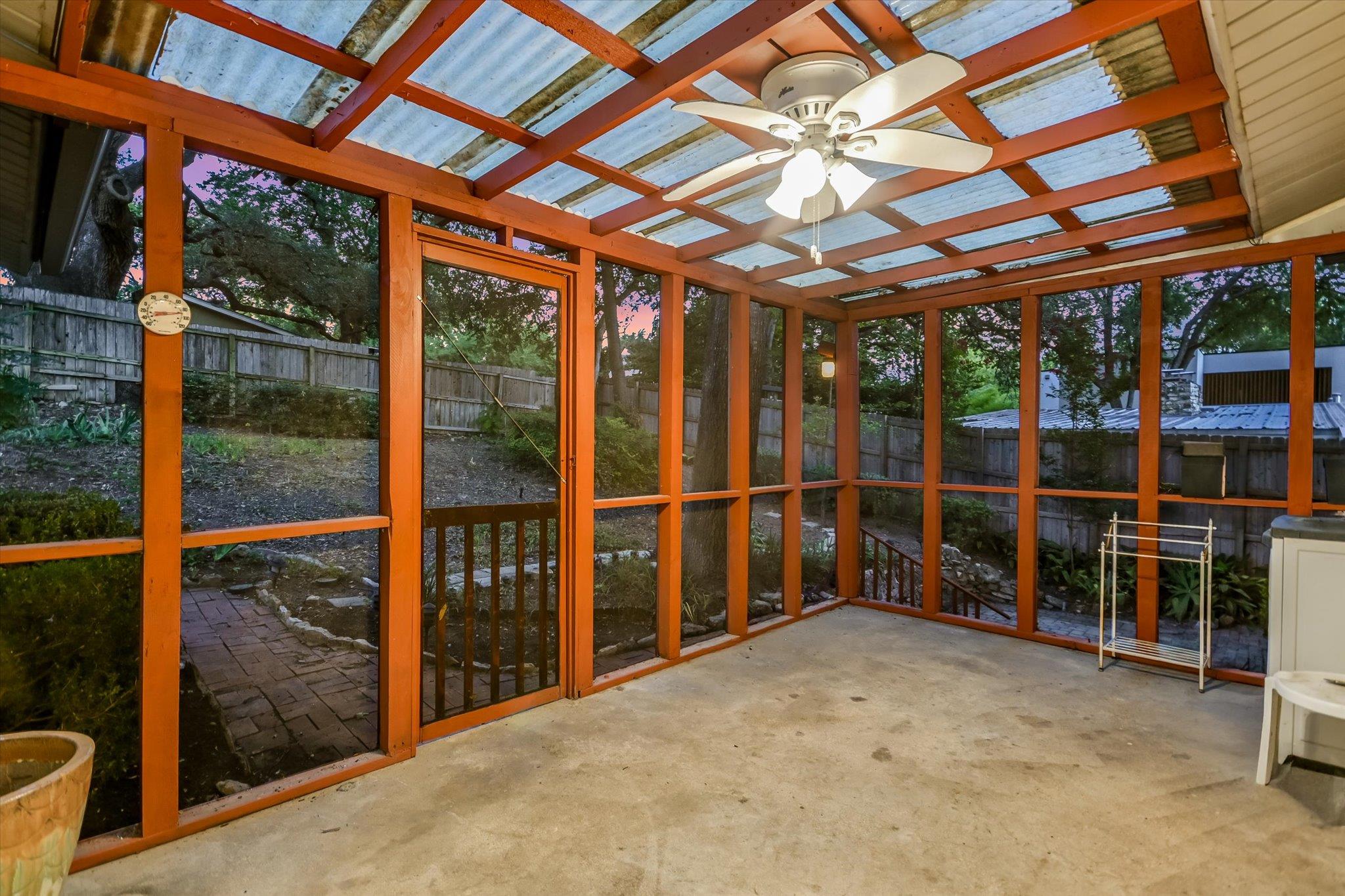1113 BLUEBONNET LN