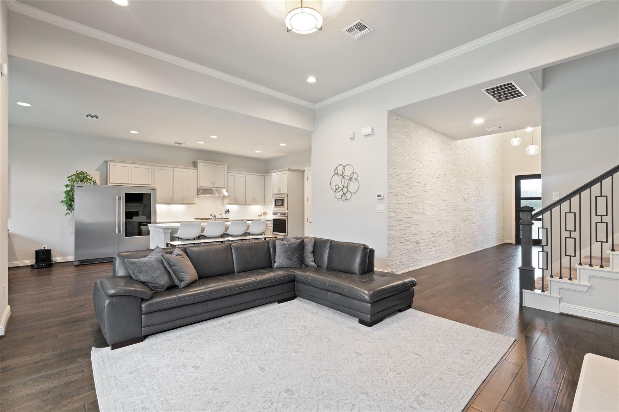 308 Highland Village CV