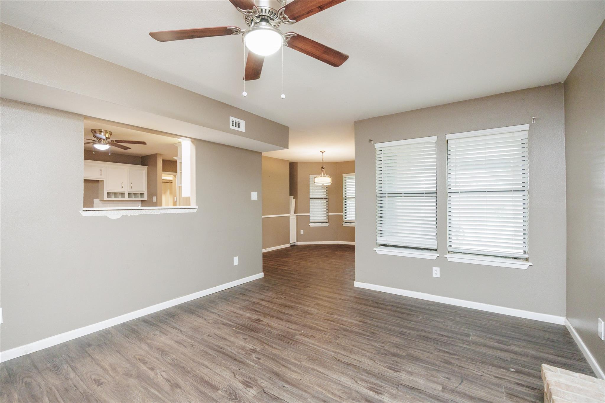 320 Long Pointe DR