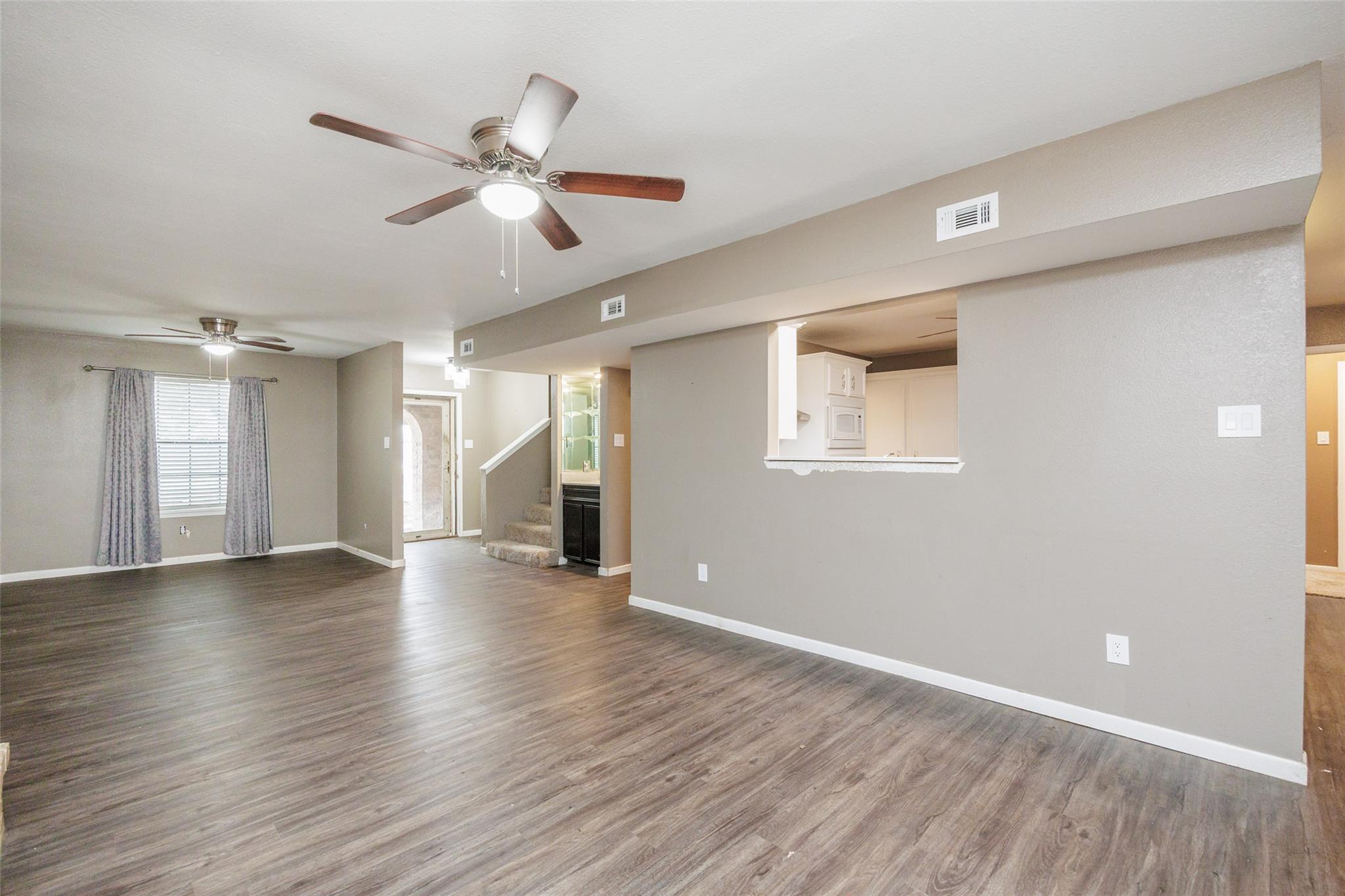 320 Long Pointe DR