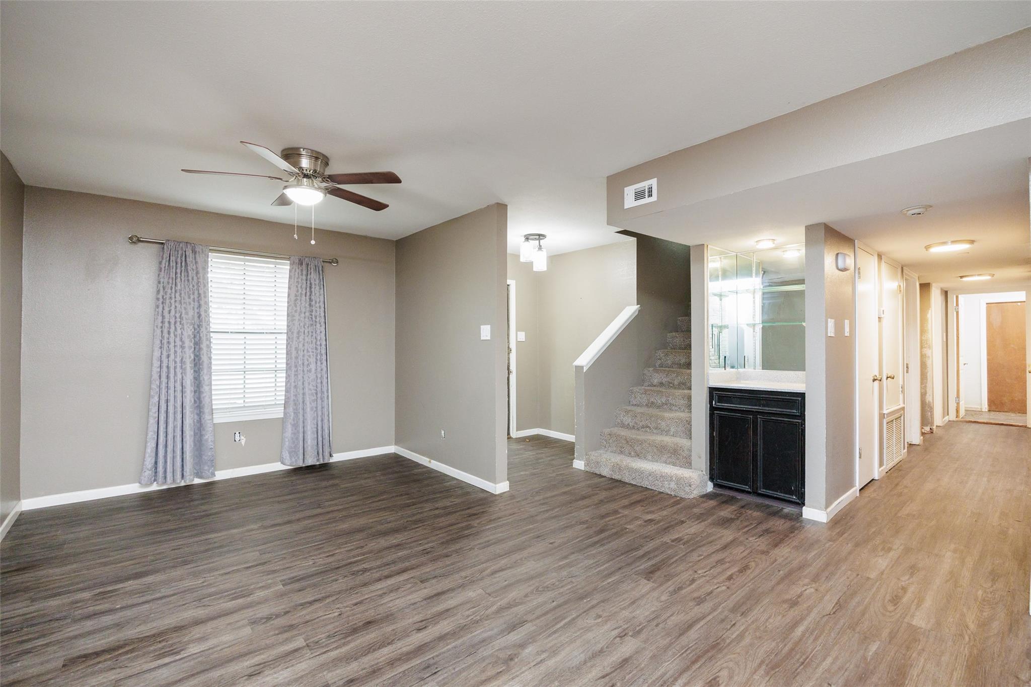 320 Long Pointe DR