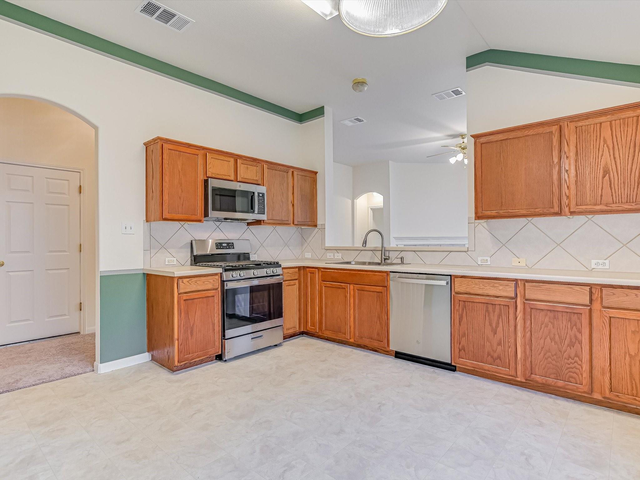 Round Rock, Texas 78664, United States, 3 Bedrooms Bedrooms, ,2 BathroomsBathrooms,Residential,Pending,46809