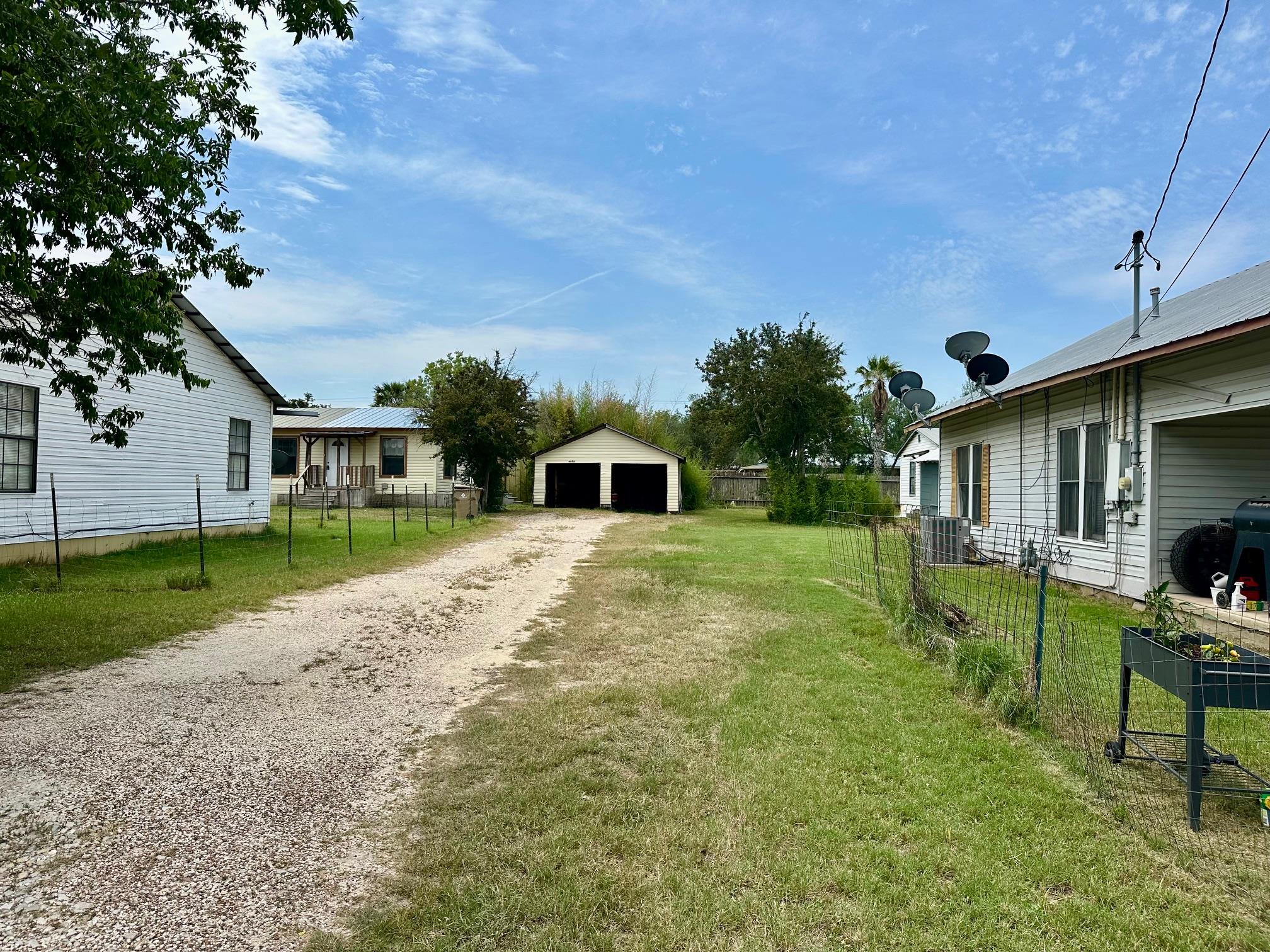 411 N Swenson ST 411