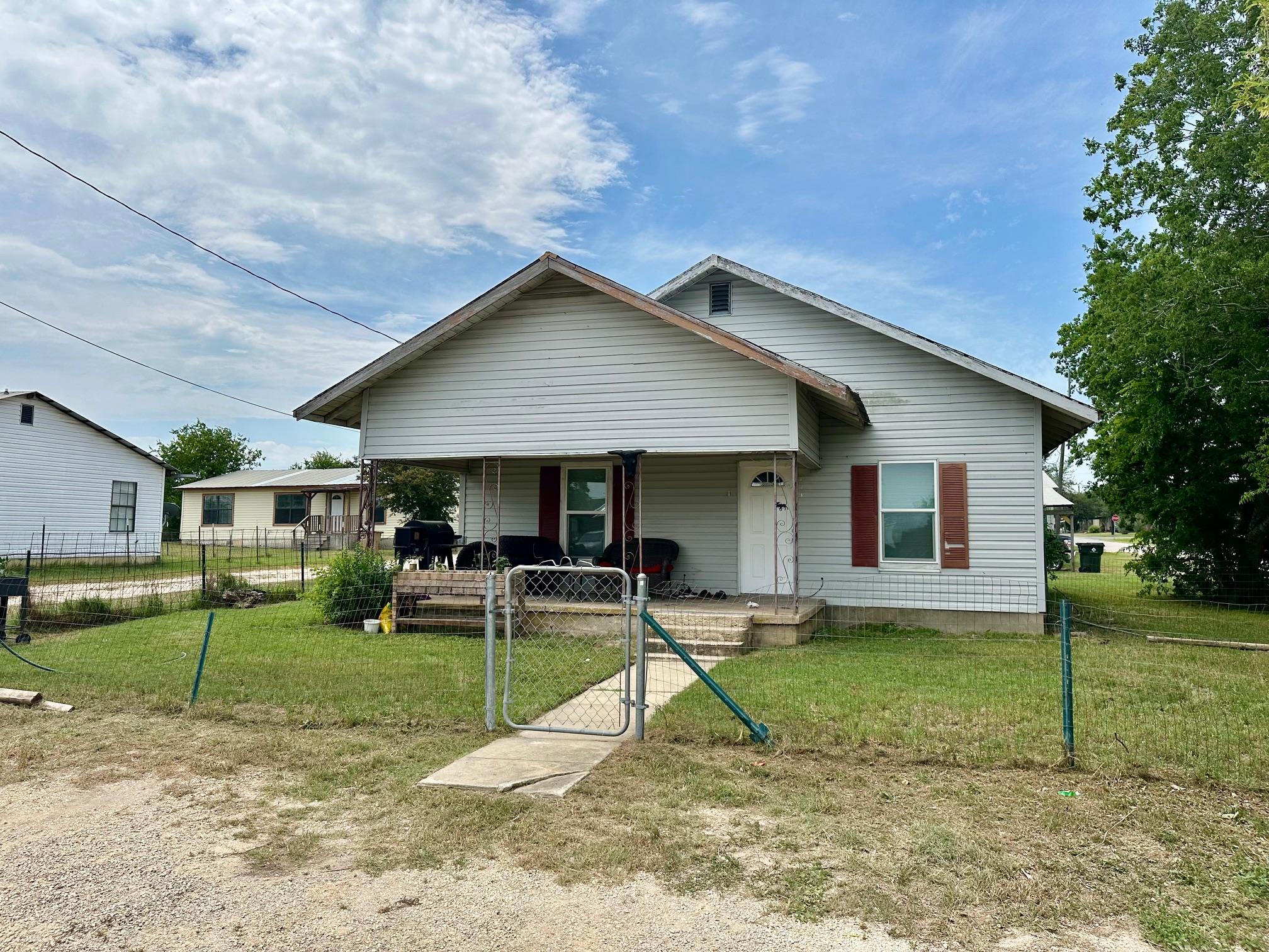 411 N Swenson ST 411