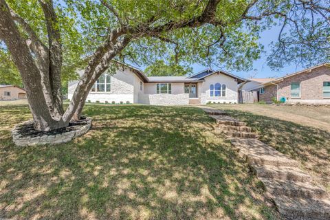 Photo of 11902 Rennalee LOOP, Austin, TX 78753 (MLS # 6747461)