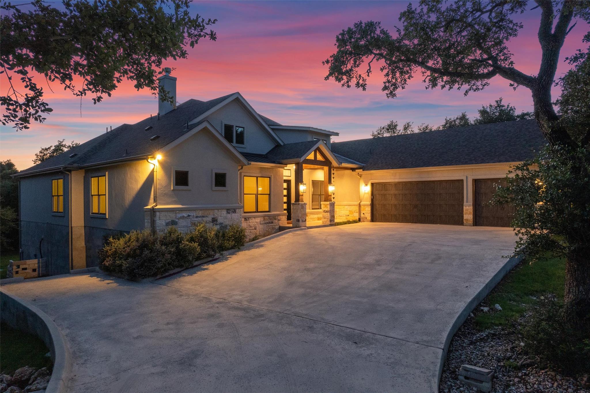 302 Highland Spring LN