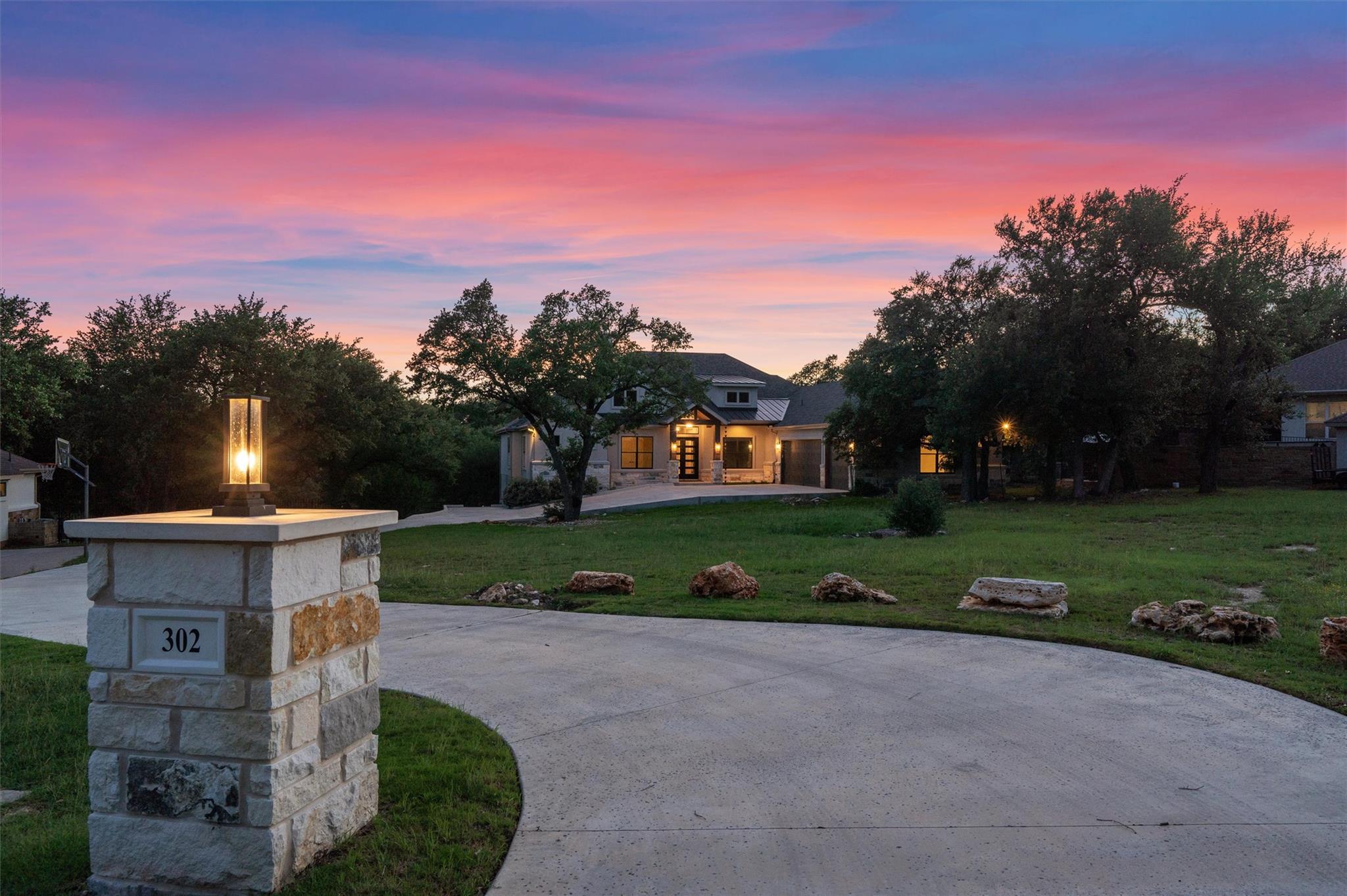 302 Highland Spring LN