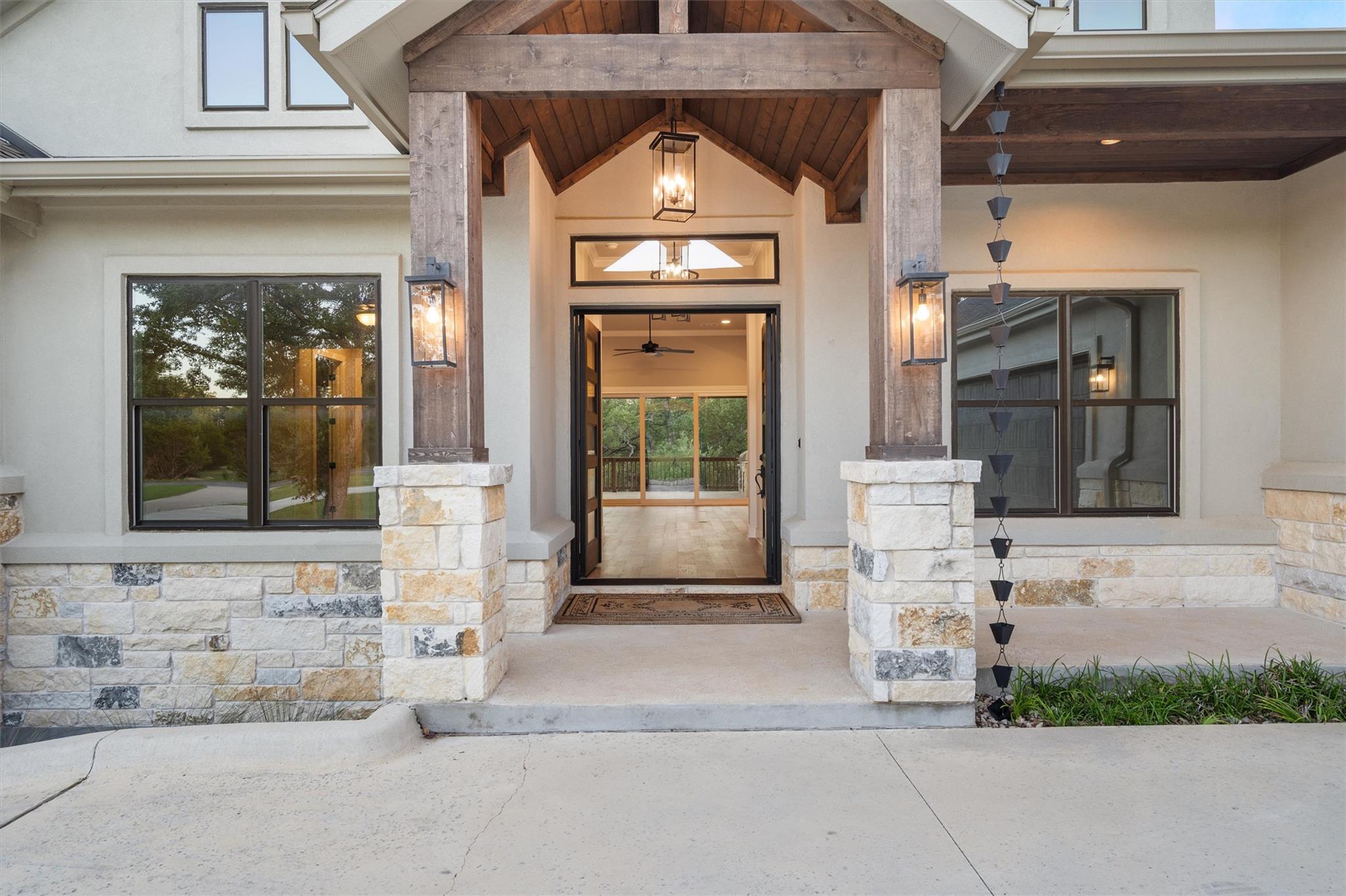 302 Highland Spring LN