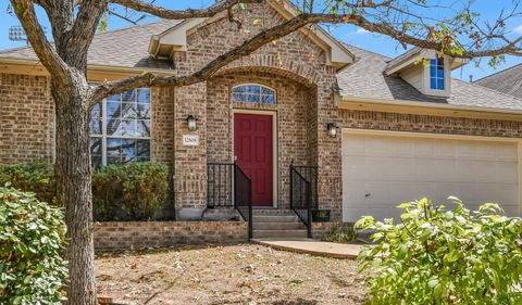 Photo of 12808 Appaloosa Chase DR, Austin, TX 78732 (MLS # 1417122)