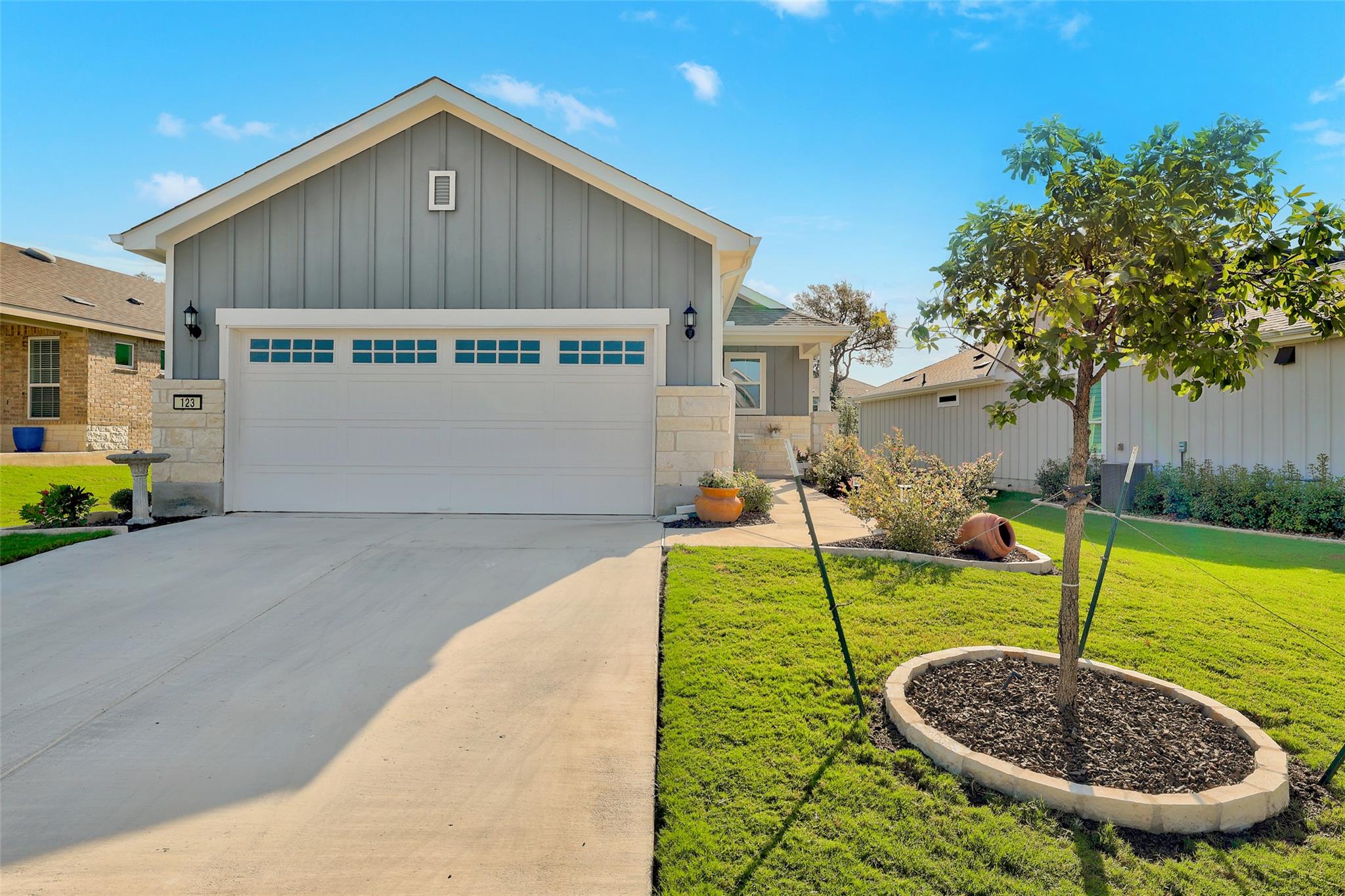 123 Bunker Hill LN