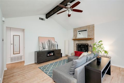 2004 Abbey CIR Austin TX 78727