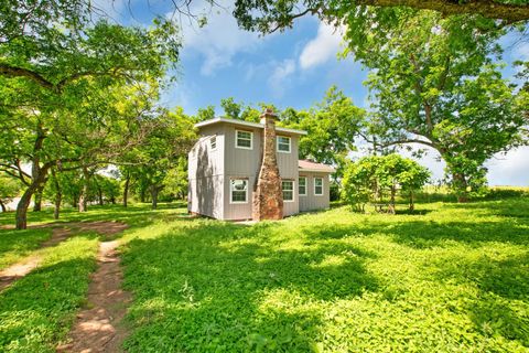 A home in Lometa