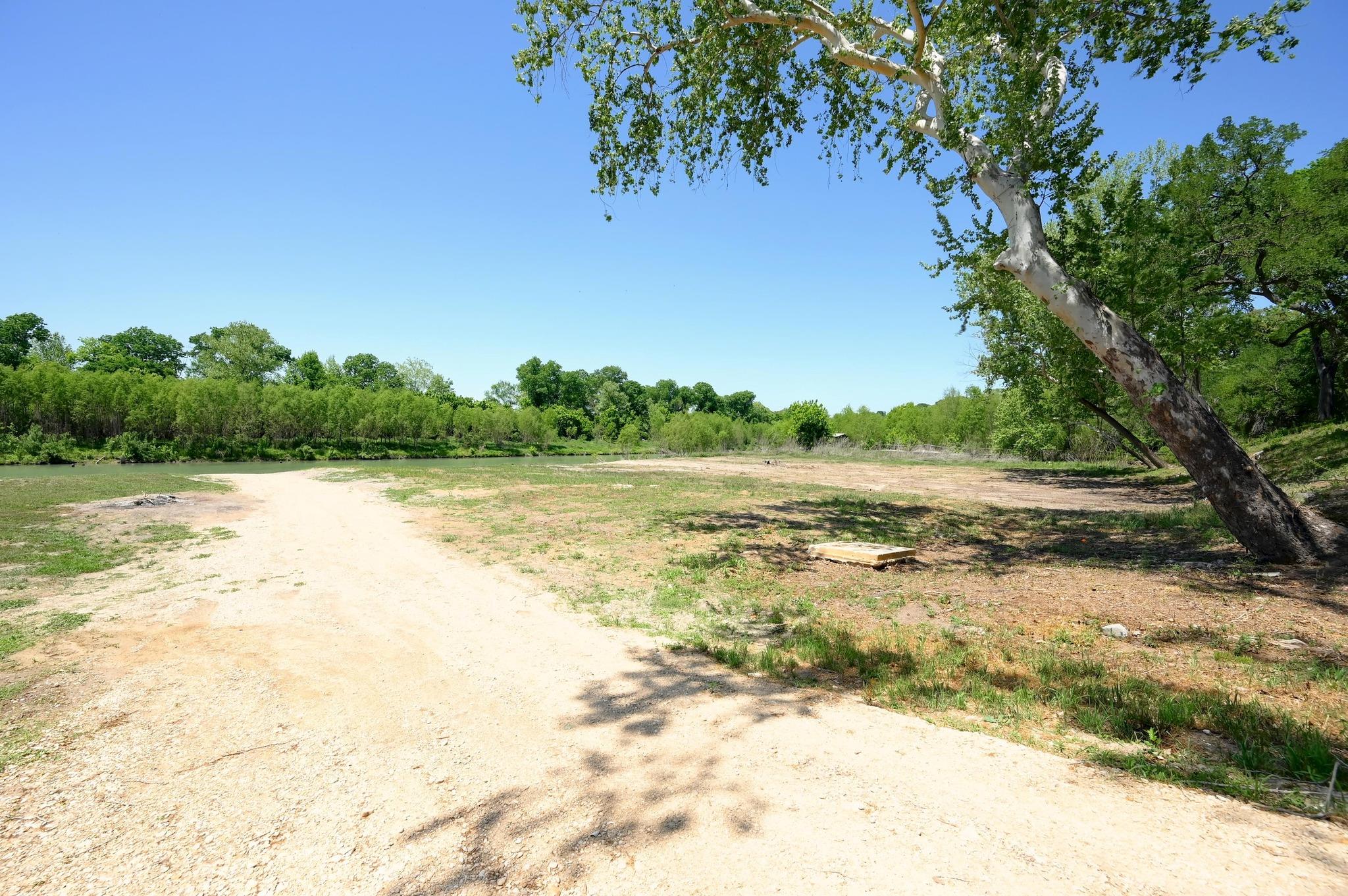 464 County Road 471