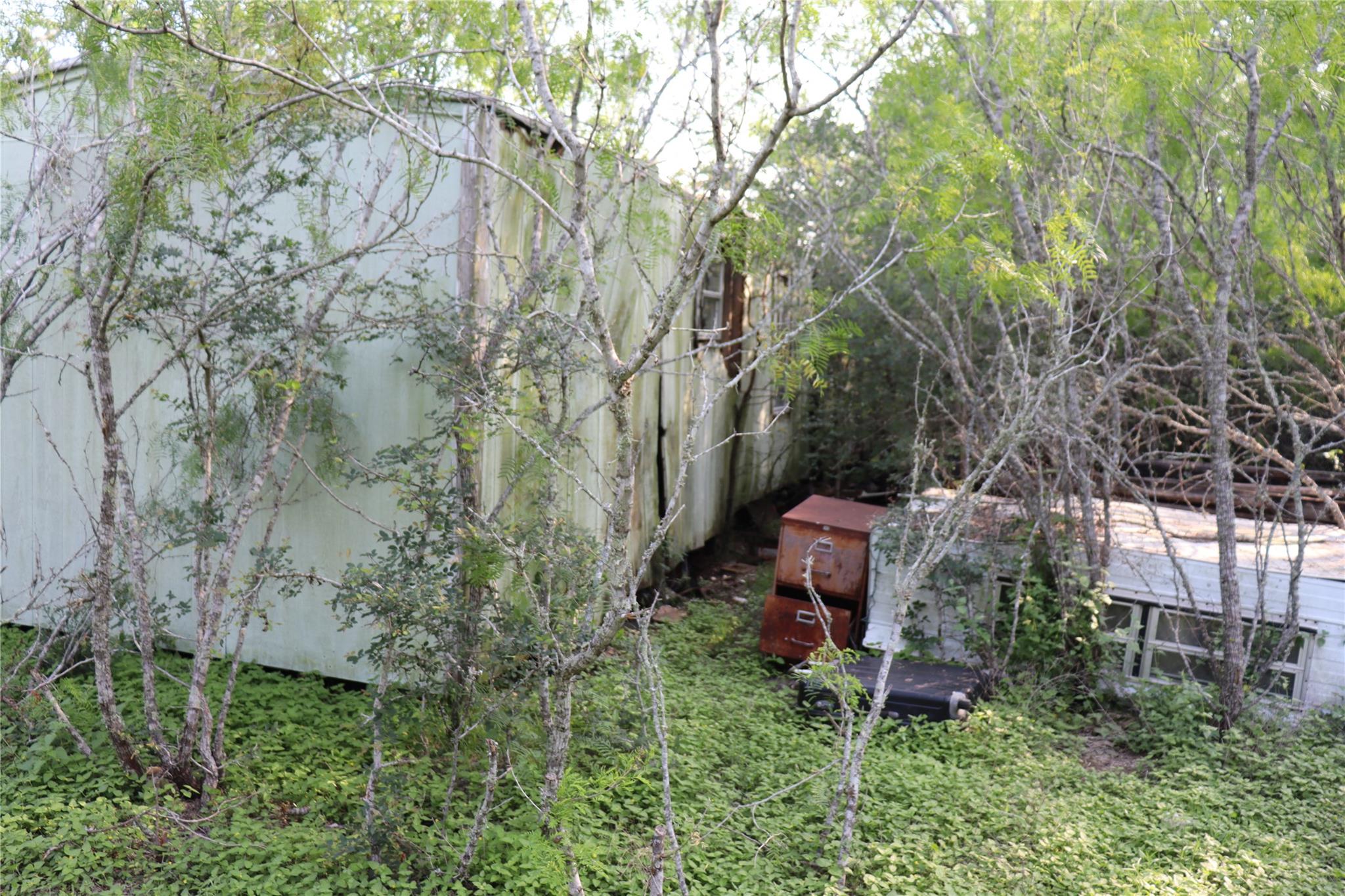 320 Hillcrest LN