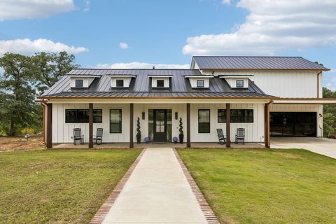Photo of 143 W Tanglebriar CT, Bastrop, TX 78602 (MLS # 4920744)
