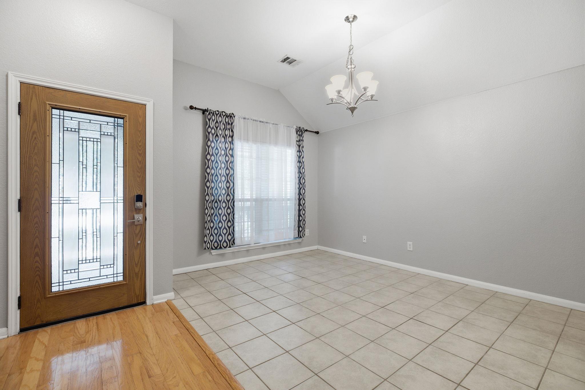 2409 Silver Spur LN