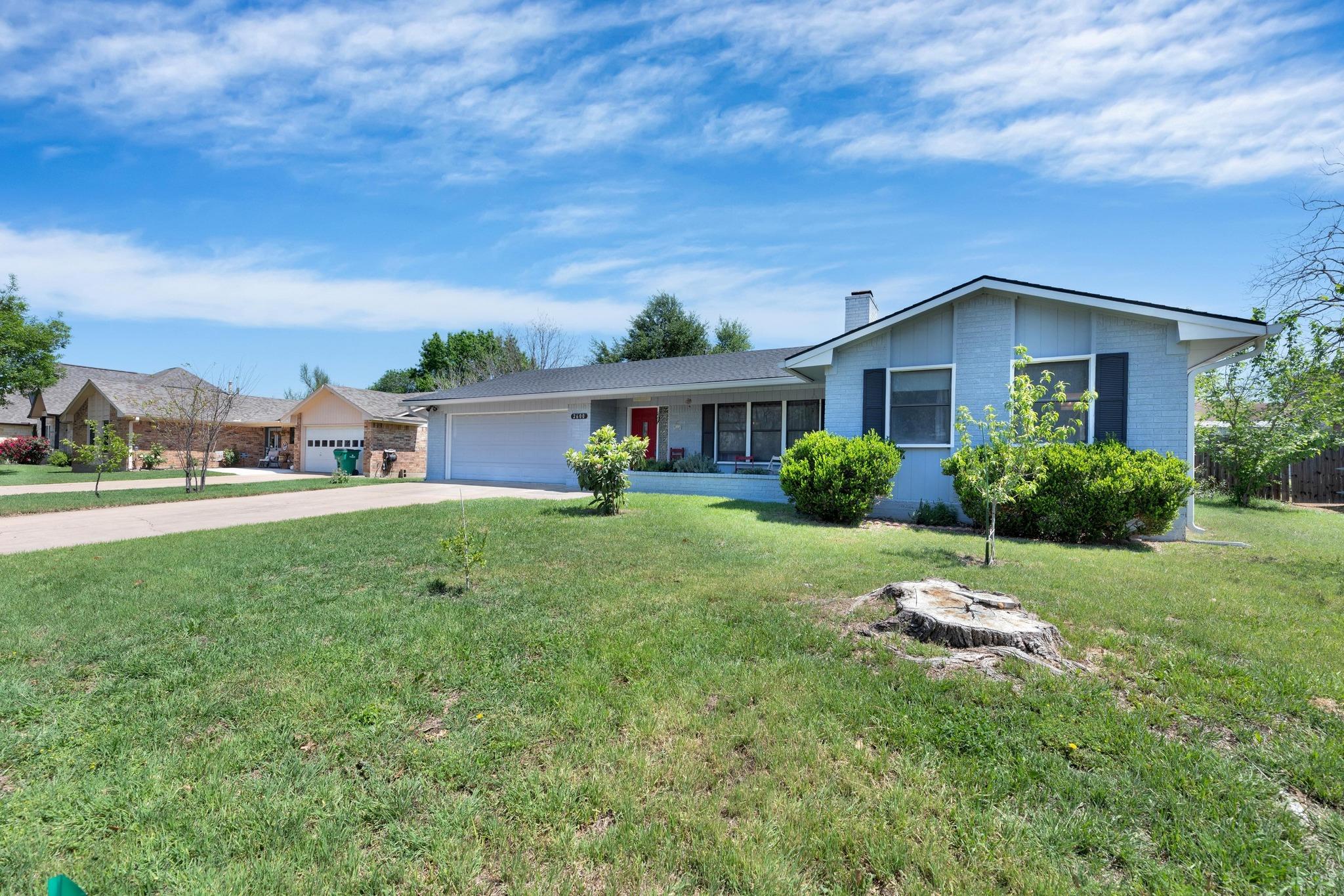 2600 Donna DR