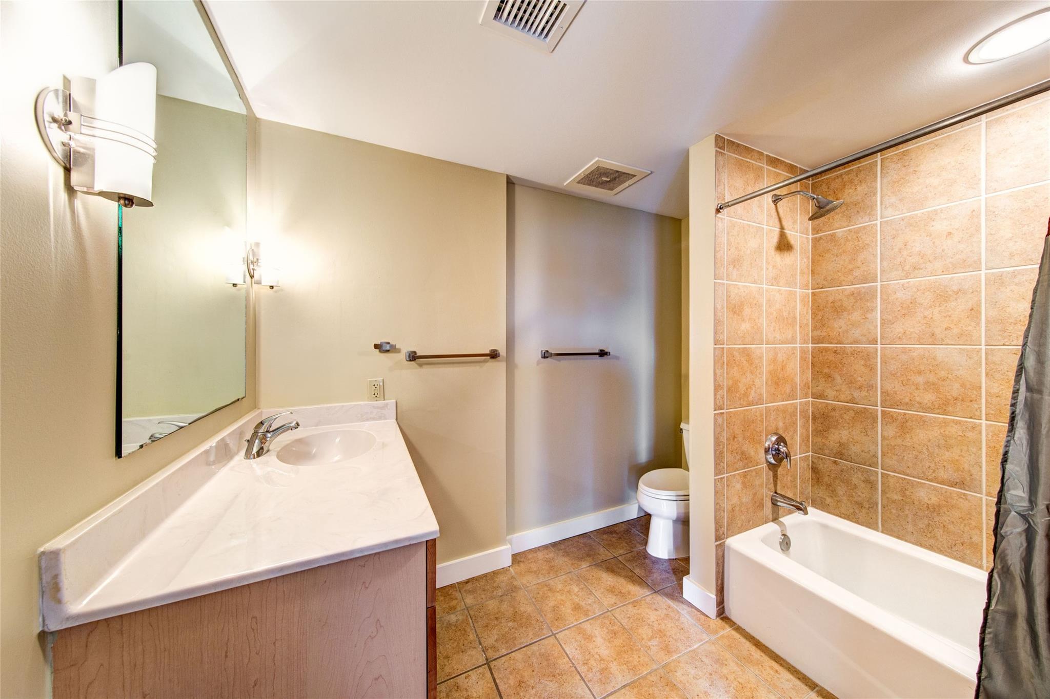 711 W 26th ST 504