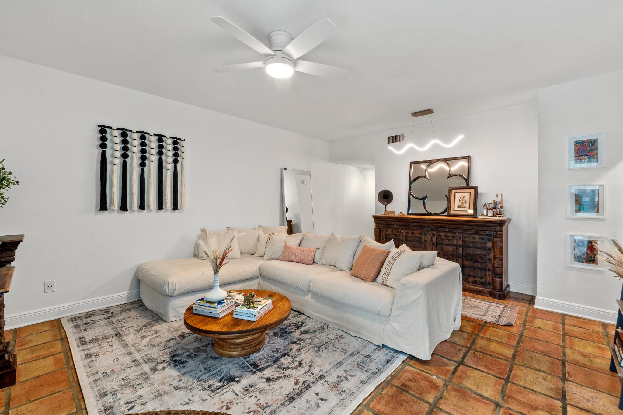 606 W Lynn ST 13