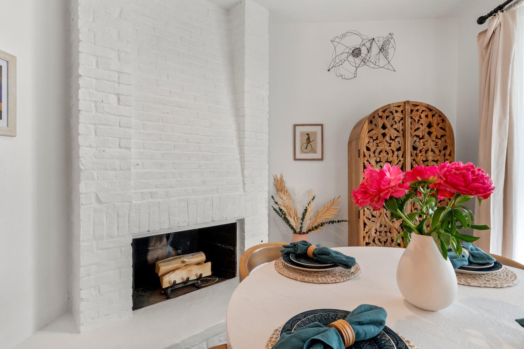 606 W Lynn ST 13