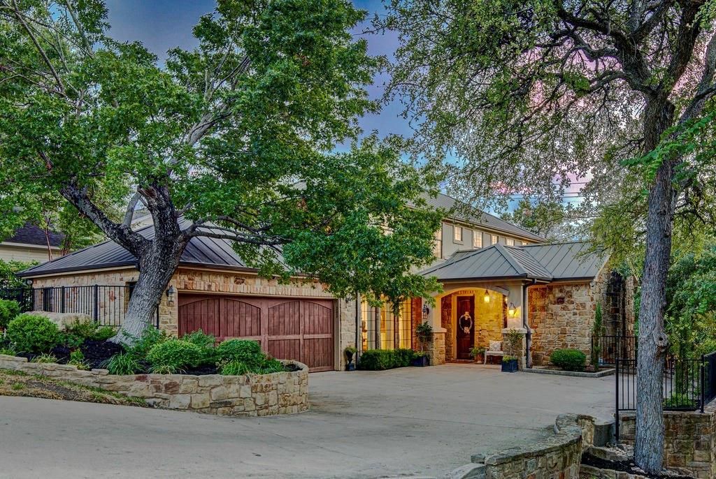 Photo of 303 ROLLING GREEN DR, Lakeway, TX 78734 (MLS # 8510357)