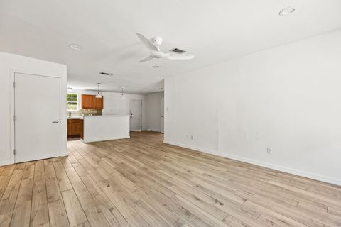Tiny photo for 5307 Ledesma RD, Austin, TX 78721 (MLS # 2060197)