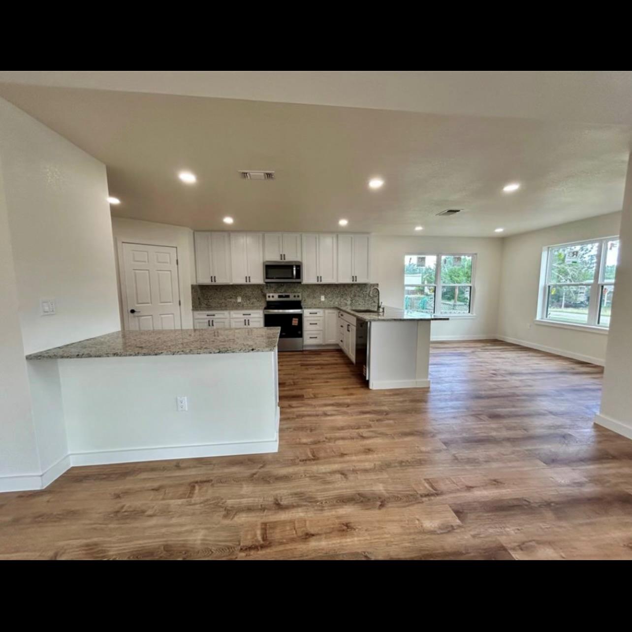 1127 Greenhill DR