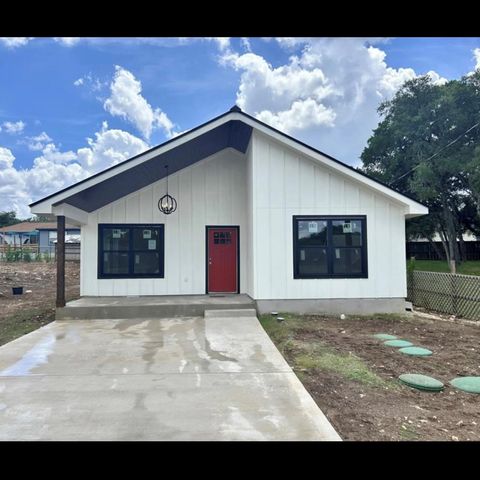 Photo of 1127 Greenhill DR, Canyon Lake, TX 78133 (MLS # 4328257)