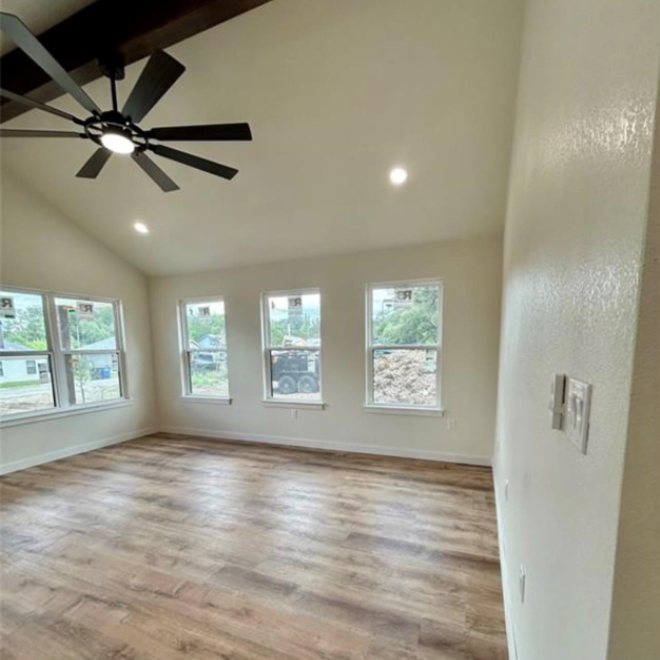 1127 Greenhill DR