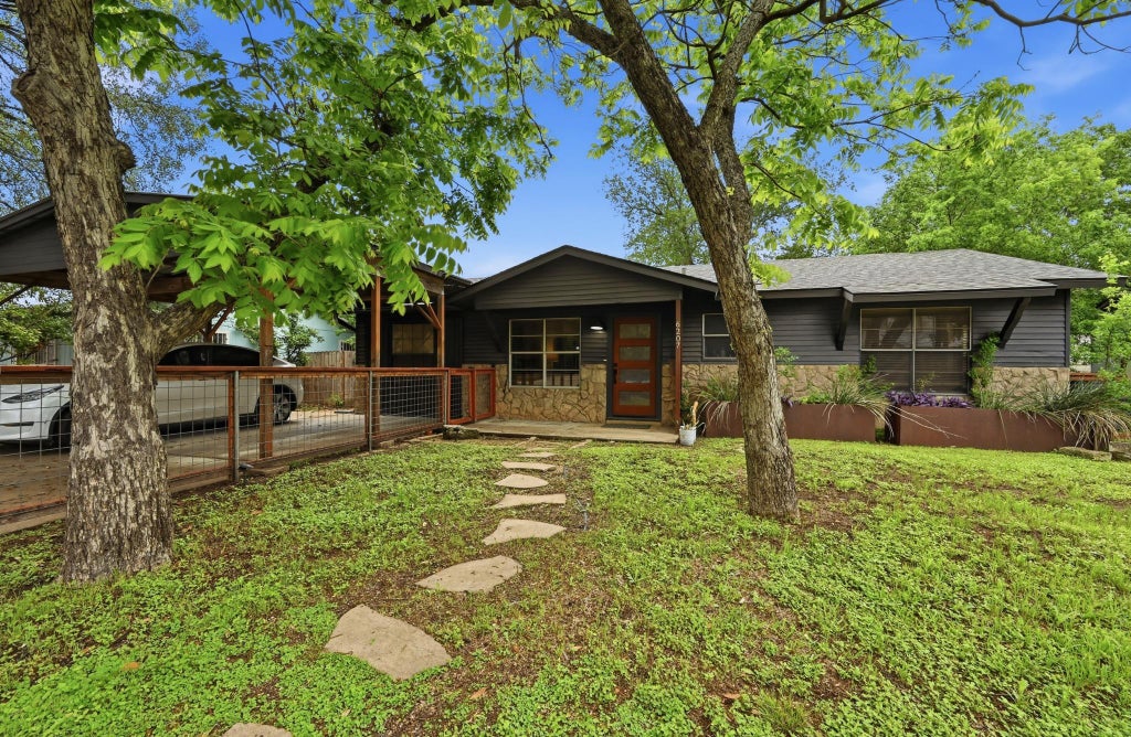 Photo of 6207 Hickman Ave, Austin, TX 78723 (MLS # 3826660)