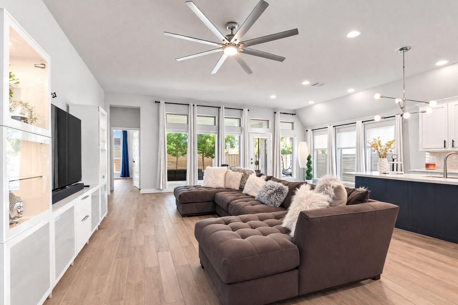 1101 Round Mountain PASS