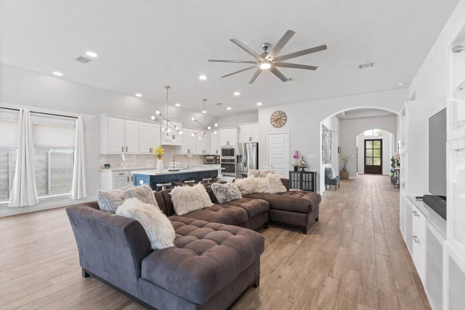 1101 Round Mountain PASS