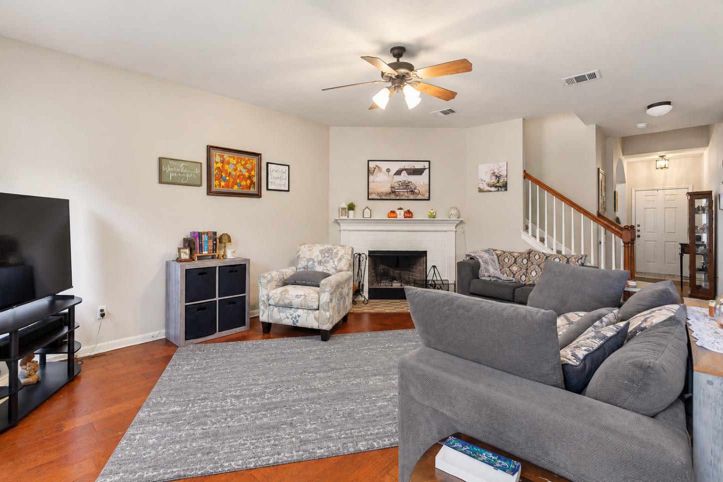 904 Elmwood DR