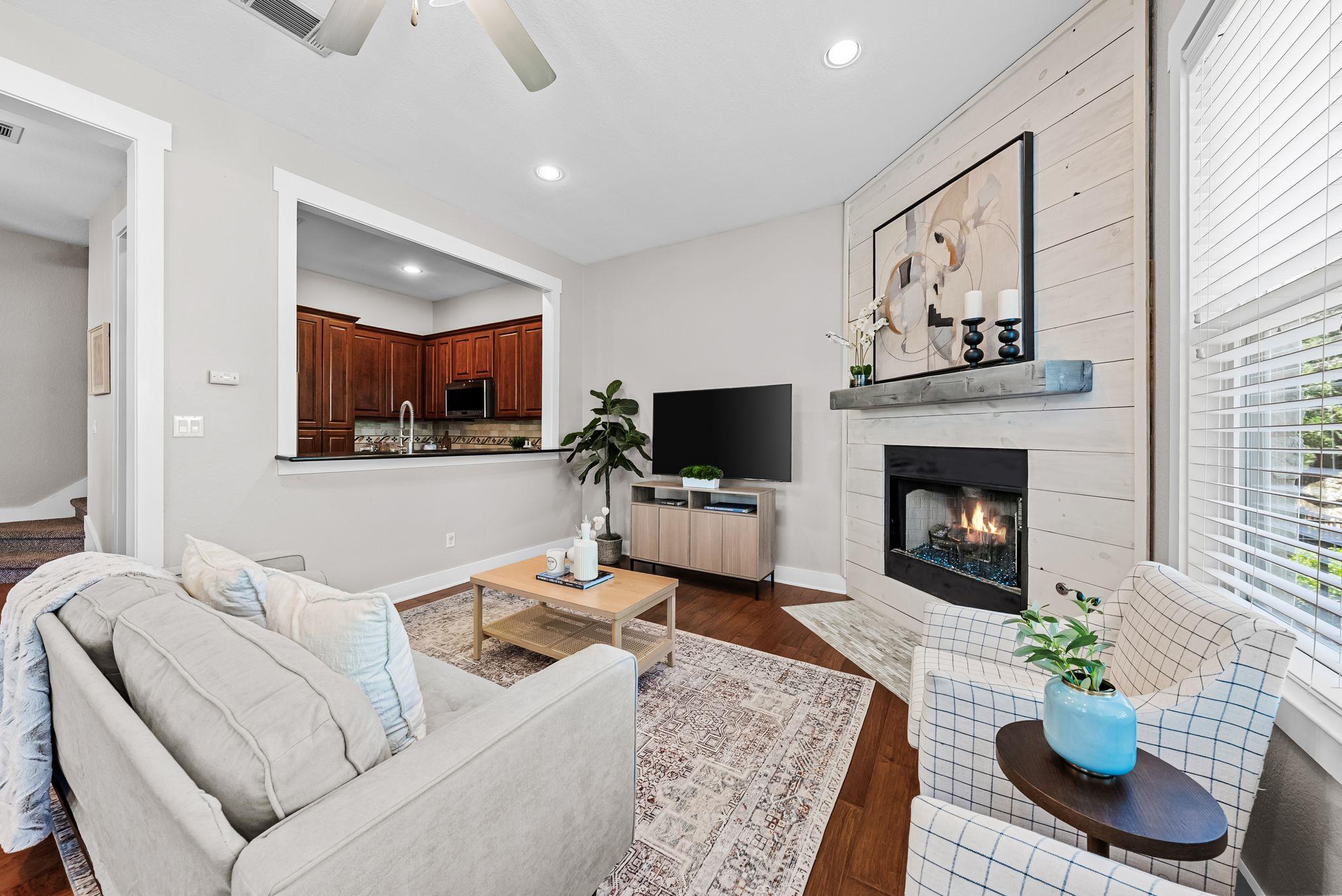 2930 Grand Oaks LOOP 401