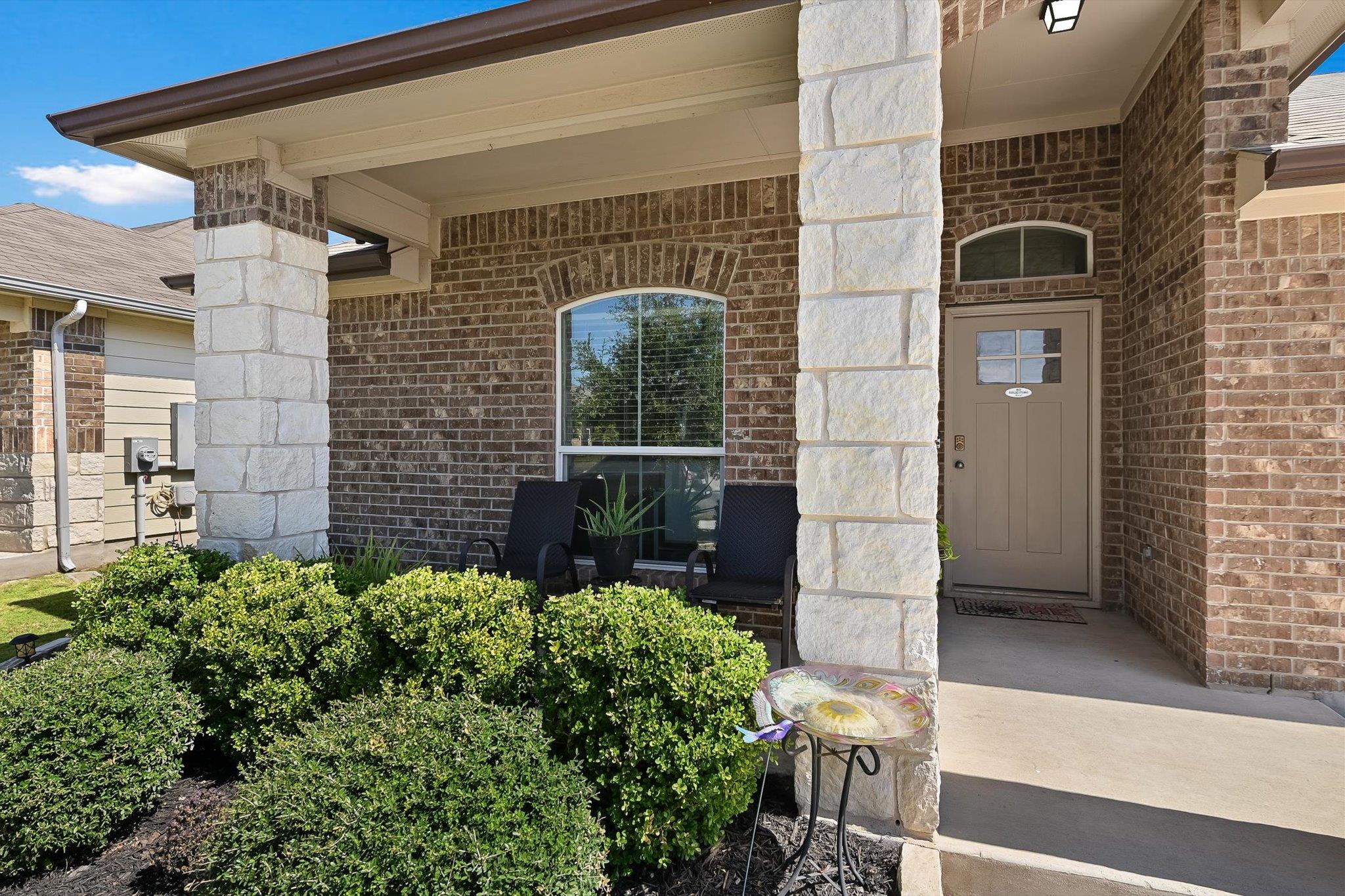 112 Groves LN