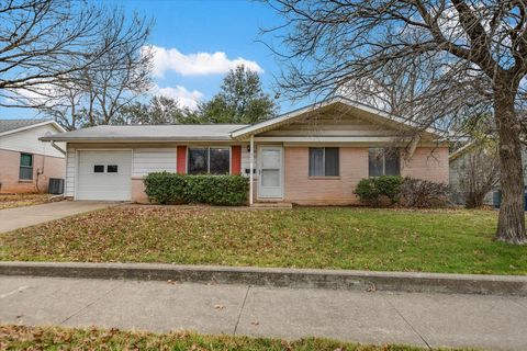 Photo of 8003 Rockwood LN, Austin, TX 78757 (MLS # 8351728)