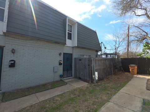 Photo of 5808 Wellington DR #4, Austin, TX 78723 (MLS # 2772064)