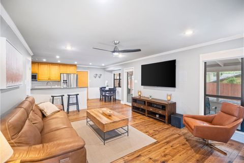 2100 Four Oaks LN Austin TX 78704