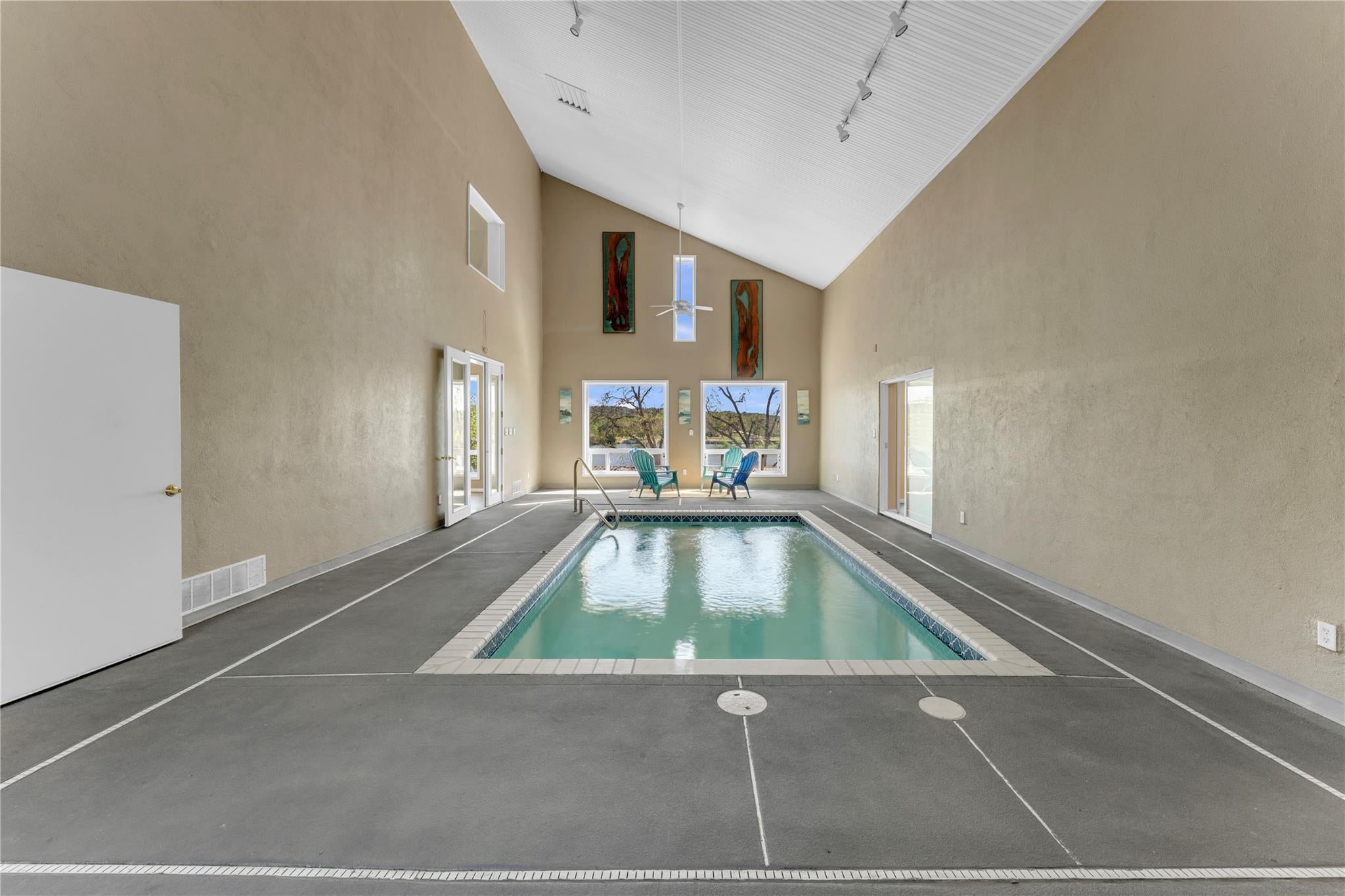 319 Meadowlakes DR