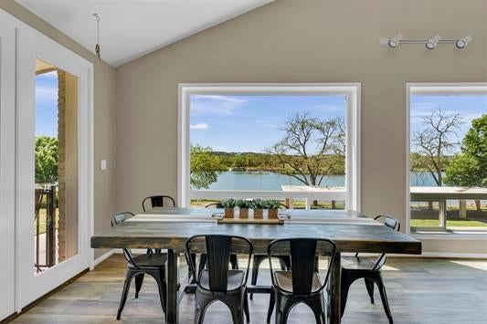 319 Meadowlakes DR