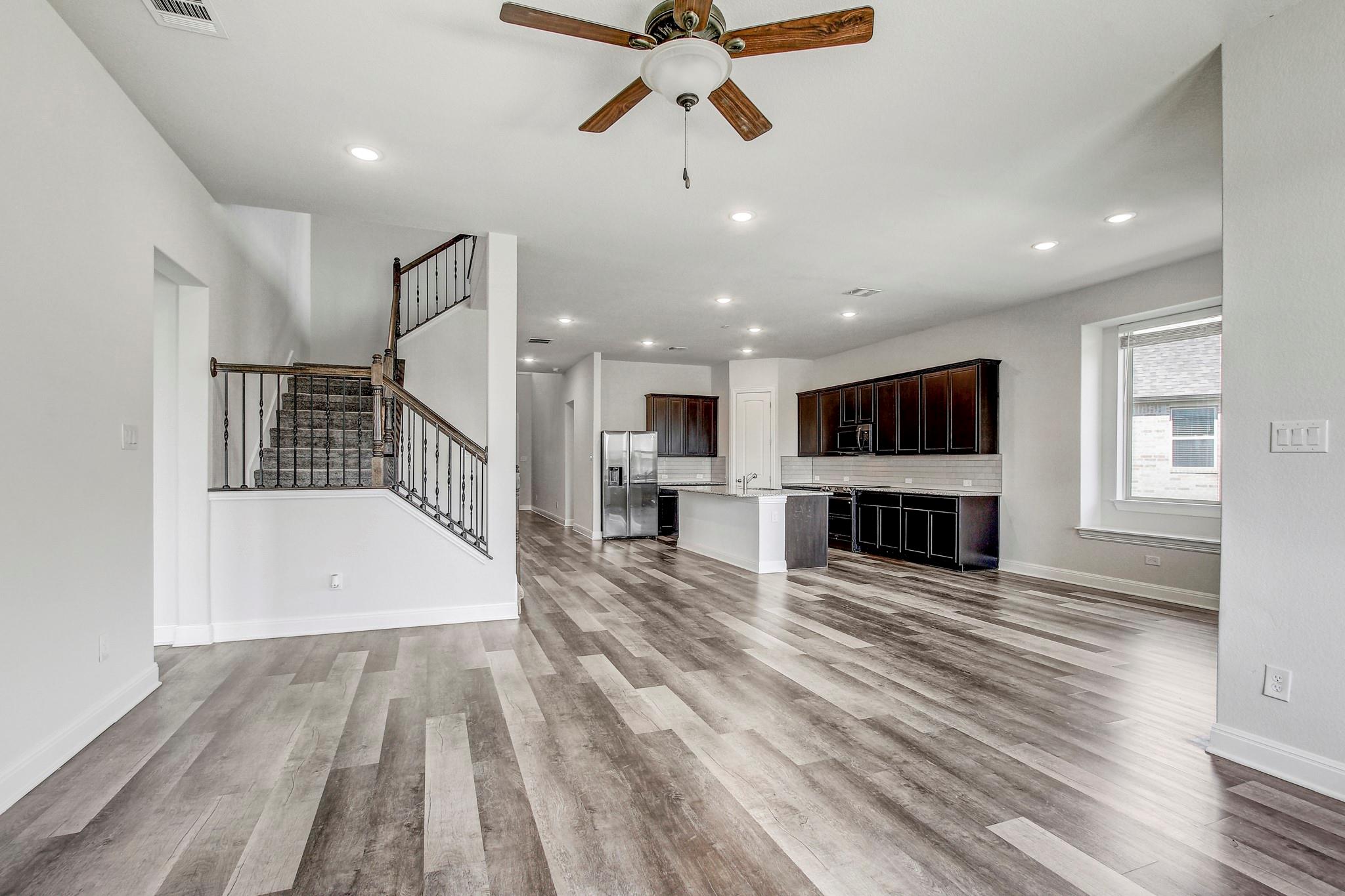 1905 Mariann DR
