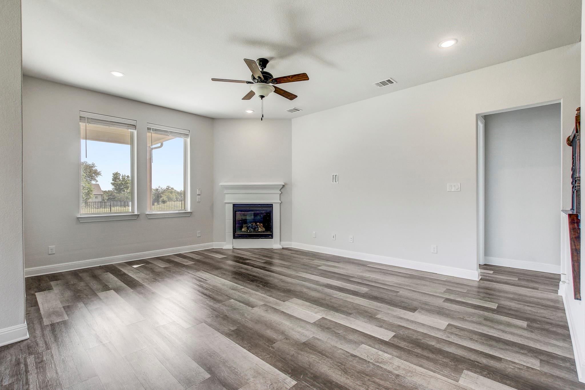 1905 Mariann DR