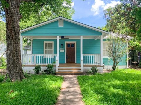 Photo of 1002 W Saint Johns Ave, Austin, TX 78757 (MLS # 3083073)