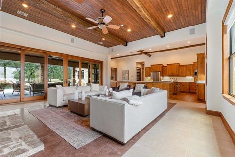 1525 Springlake DR Dripping Springs TX 78620