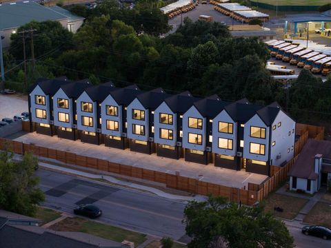 Photo of 7104 Creekside DR, Austin, TX 78752 (MLS # 3234525)