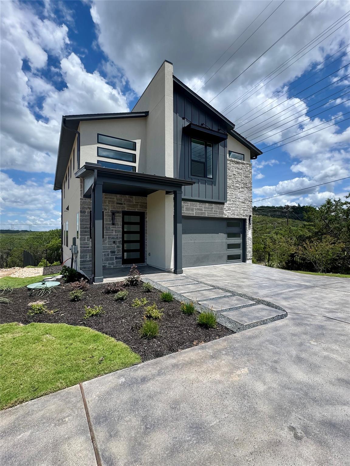 604 Grapeleaf DR